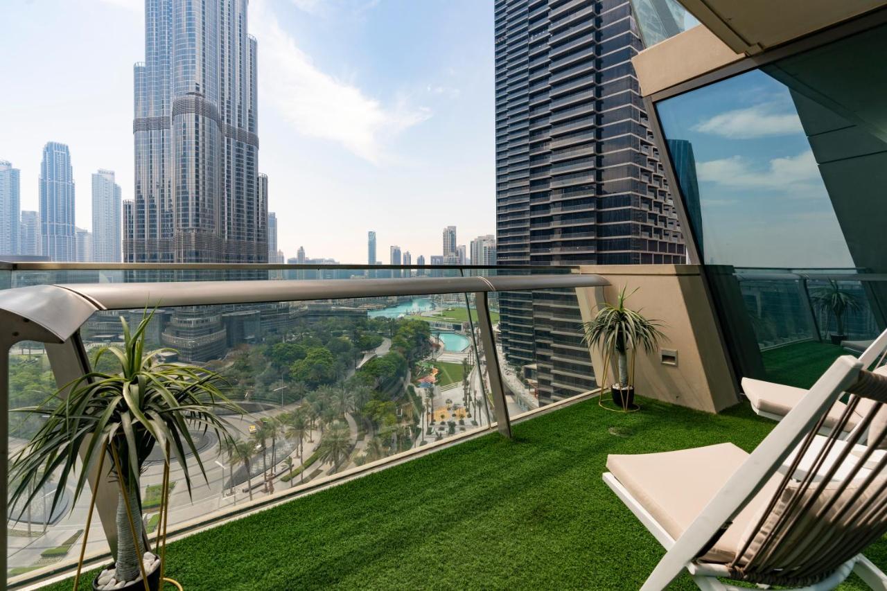 Prestige Living 1Br With Full Burj Khalifa View By Auberge Apartment Dubai Bagian luar foto